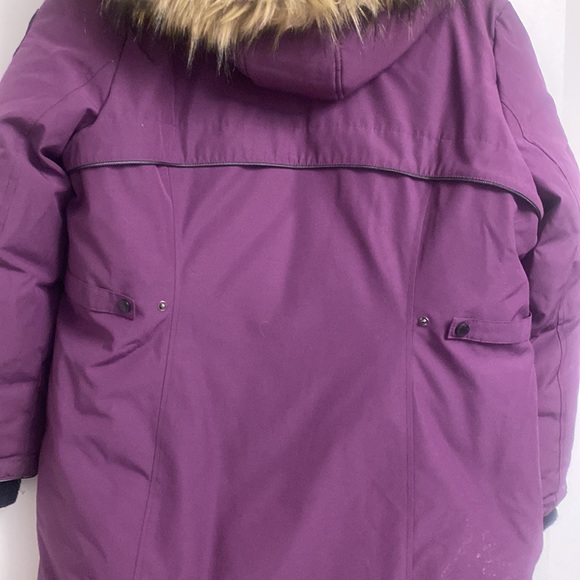 Winter Parka. Down. Plum colour. As warm as Canada Goose. Knee Length - Picture 6 of 8